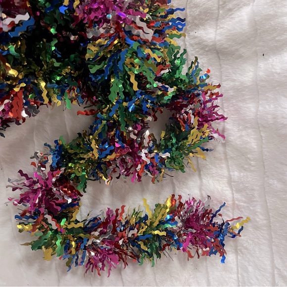 Tinsel Party Wreath 16” plus 3 Matching Garlands 12’ Set - Picture 2 of 2